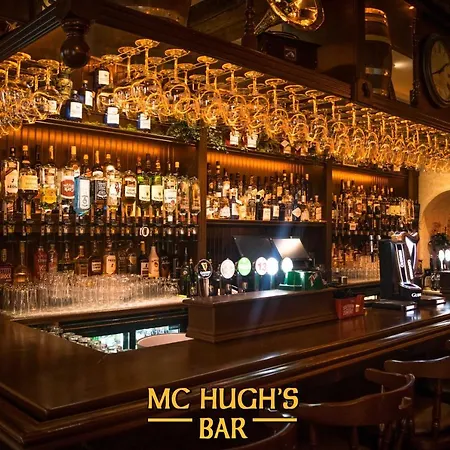 Mc Hughs Bar Accomodation Carrick on Shannon
